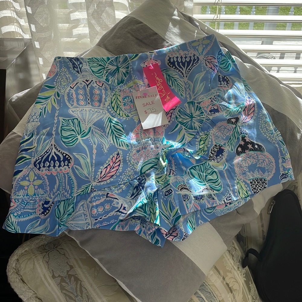 NWT Lilly Pulitzer short size 6
